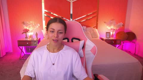 Snapshot of loveedove chatting on 9, 4, 2026 loveedove online show from 9, 4, 2026