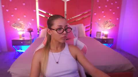 Snapshot of loveedove chatting on 18, 6, 2026 loveedove online show from 18, 6, 2026