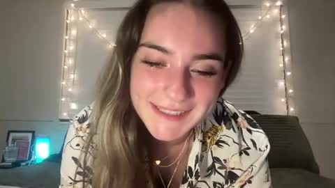 Snapshot of lovefromrose1 chatting on 16, 7, 2026 Olivia Rose online show from 16, 7, 2026