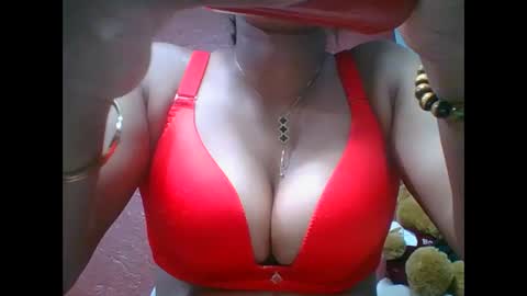 Snapshot of loveinlife750427 chatting on 5, 10, 2025 loveinlife750427 online show from 5, 10, 2025