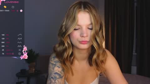 Snapshot of lovely_babyy chatting on 19, 12, 2024 Jenny online show from 19, 12, 2024