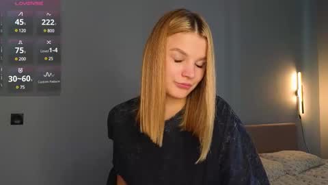 Snapshot of lovely_babyy chatting on 19, 2, 2025 Jenny online show from 19, 2, 2025
