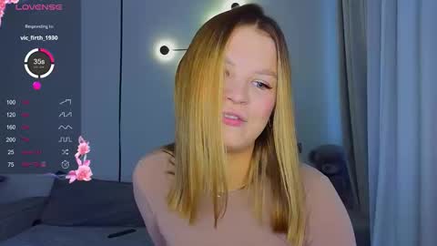 Snapshot of lovely_babyy chatting on 21, 9, 2025 Jenny online show from 21, 9, 2025