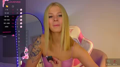 Snapshot of lovely_babyy chatting on 15, 11, 2025 Jenny online show from 15, 11, 2025