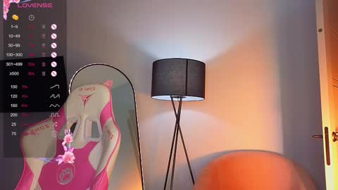 Snapshot of lovely_babyy chatting on 25, 11, 2025 Jenny online show from 25, 11, 2025