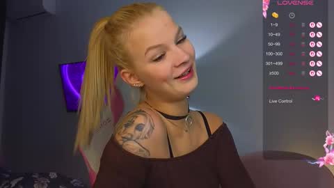 Snapshot of lovely_babyy chatting on 16, 12, 2025 Jenny online show from 16, 12, 2025