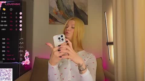 Snapshot of lovely_babyy chatting on 13, 2, 2026 Jenny online show from 13, 2, 2026