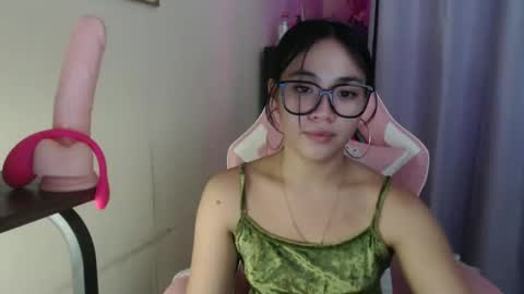 lovely_leah23 online show from 4, 11, 2025