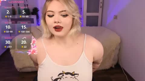 lovely_leilla online show from 5, 1, 2025