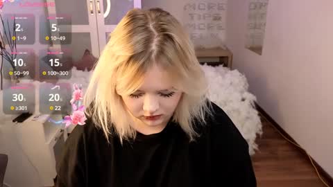 lovely_leilla online show from 6, 1, 2025