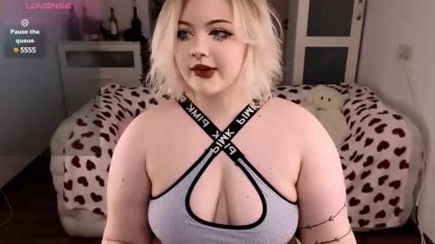 lovely_leilla online show from 26, 2, 2025