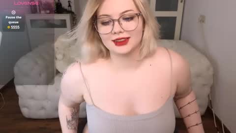 lovely_leilla online show from 10, 3, 2025