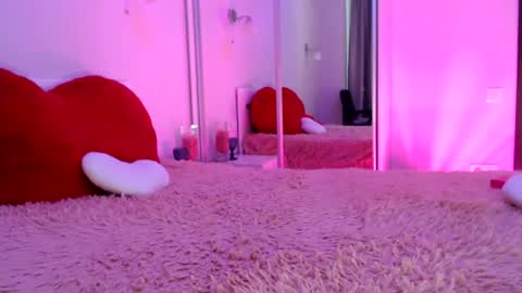lovelybird69 online show from 14, 7, 2026