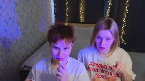 Snapshot of lovelygirllss chatting on 2, 5, 2026 your sweet girls online show from 2, 5, 2026