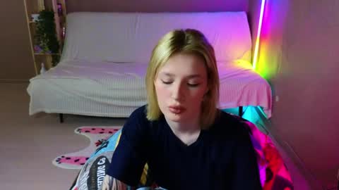 Snapshot of lovelygirllss chatting on 17, 5, 2026 your sweet girls online show from 17, 5, 2026
