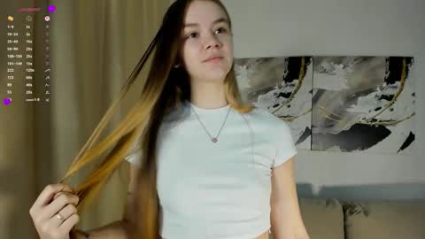 Snapshot of lovelygracee chatting on 8, 9, 2025 lovelygracee online show from 8, 9, 2025