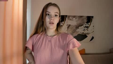 Snapshot of lovelygracee chatting on 13, 10, 2025 lovelygracee online show from 13, 10, 2025