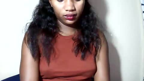 lovelylarra online show from 30, 5, 2026