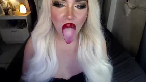 Snapshot of lovelymarie69 chatting on 4, 12, 2024 Rebeca online show from 4, 12, 2024