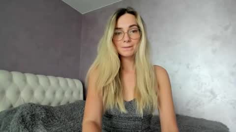 Snapshot of lovelyrose135 chatting on 11, 10, 2025 Lovely Rose online show from 11, 10, 2025