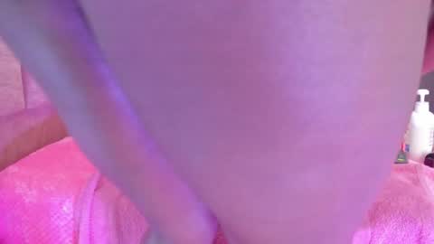 Snapshot of lovequeen02 chatting on 20, 1, 2025 L O V E online show from 20, 1, 2025