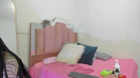 Snapshot of lovequeen02 chatting on 25, 1, 2025 L O V E online show from 25, 1, 2025