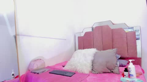 Snapshot of lovequeen02 chatting on 6, 2, 2025 L O V E online show from 6, 2, 2025