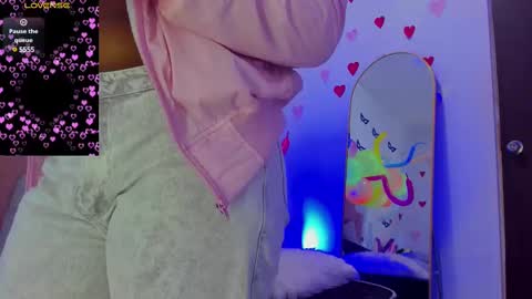 Snapshot of lovequeen02 chatting on 2, 3, 2025 L O V E online show from 2, 3, 2025