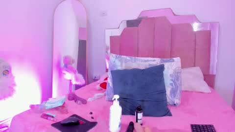 Snapshot of lovequeen02 chatting on 5, 3, 2025 L O V E online show from 5, 3, 2025