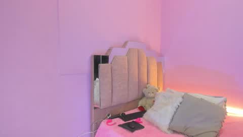 Snapshot of lovequeen02 chatting on 10, 9, 2025 L O V E online show from 10, 9, 2025
