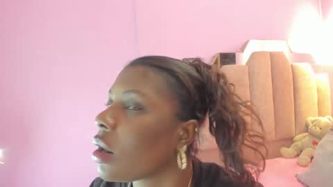 Snapshot of lovequeen02 chatting on 7, 10, 2025 L O V E online show from 7, 10, 2025