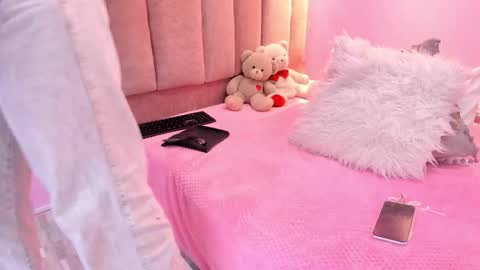 Snapshot of lovequeen02 chatting on 9, 10, 2025 L O V E online show from 9, 10, 2025
