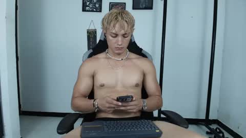 Snapshot of lover_fitnessboy chatting on 4, 5, 2026 kevin online show from 4, 5, 2026
