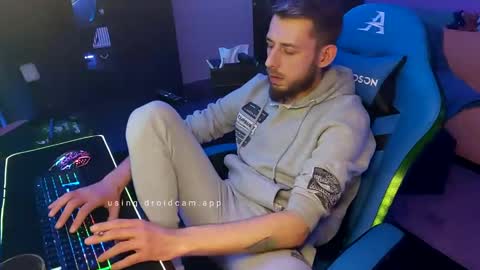 Snapshot of loverboy89hh chatting on 17, 1, 2025 LoverBoy89HH online show from 17, 1, 2025