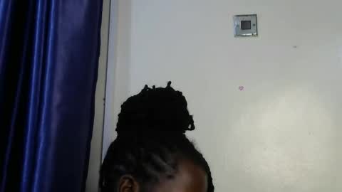 Snapshot of loveslut_ chatting on 19, 10, 2025 loveslut_ online show from 19, 10, 2025