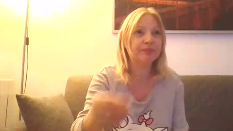 Snapshot of lovestar544963 chatting on 19, 12, 2024 Marlyn online show from 19, 12, 2024