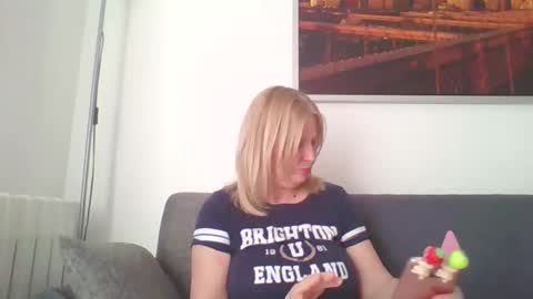 Snapshot of lovestar544963 chatting on 4, 2, 2025 Marlyn online show from 4, 2, 2025