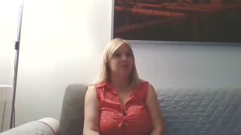 Snapshot of lovestar544963 chatting on 23, 9, 2025 Marlyn online show from 23, 9, 2025