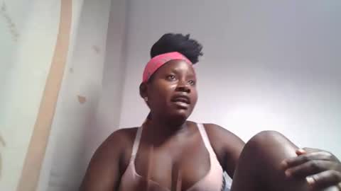 Snapshot of lovie_paula chatting on 5, 11, 2025 lovie_paula online show from 5, 11, 2025