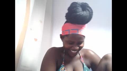 Snapshot of lovie_paula chatting on 5, 11, 2025 lovie_paula online show from 5, 11, 2025