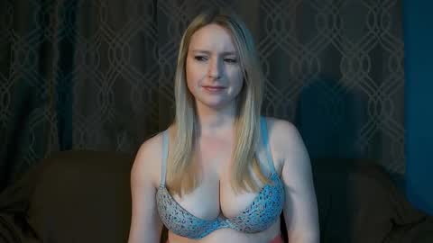 Snapshot of lovingsummer chatting on 13, 5, 2026 Summer online show from 13, 5, 2026