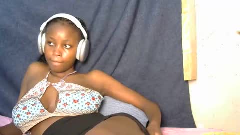 Snapshot of lovly_lastborn chatting on 14, 10, 2025 lovly_lastborn online show from 14, 10, 2025