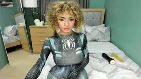 Snapshot of lowla_19 chatting on 20, 6, 2026 Candice online show from 20, 6, 2026