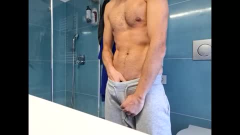 Snapshot of luca2828 chatting on 6, 11, 2025 luca2828 online show from 6, 11, 2025