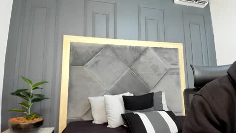 luca_morettii online show from 14, 11, 2025