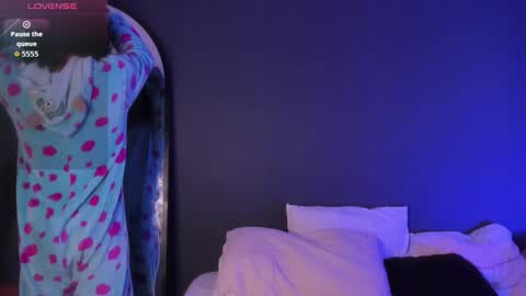   online show from 29, 10, 2025