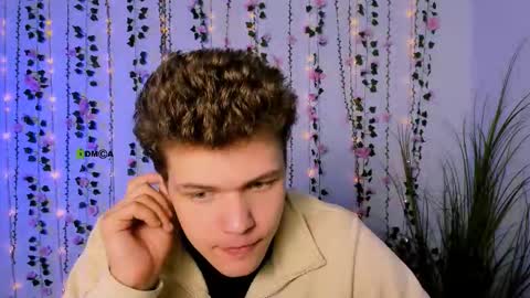 Snapshot of lucas_long_ chatting on 17, 9, 2025 lucas_long_ online show from 17, 9, 2025