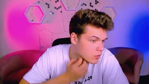 Snapshot of lucas_long_ chatting on 11, 11, 2025 lucas_long_ online show from 11, 11, 2025