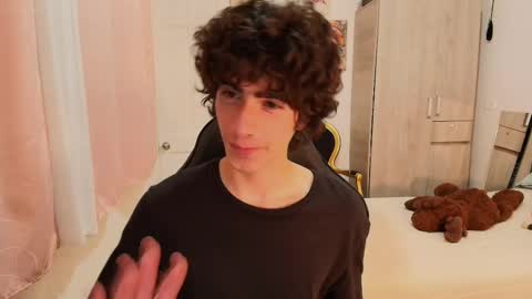 lucas_xo online show from 25, 10, 2025