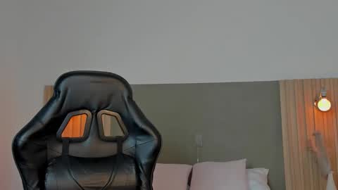 L U C C I A online show from 15, 2, 2026